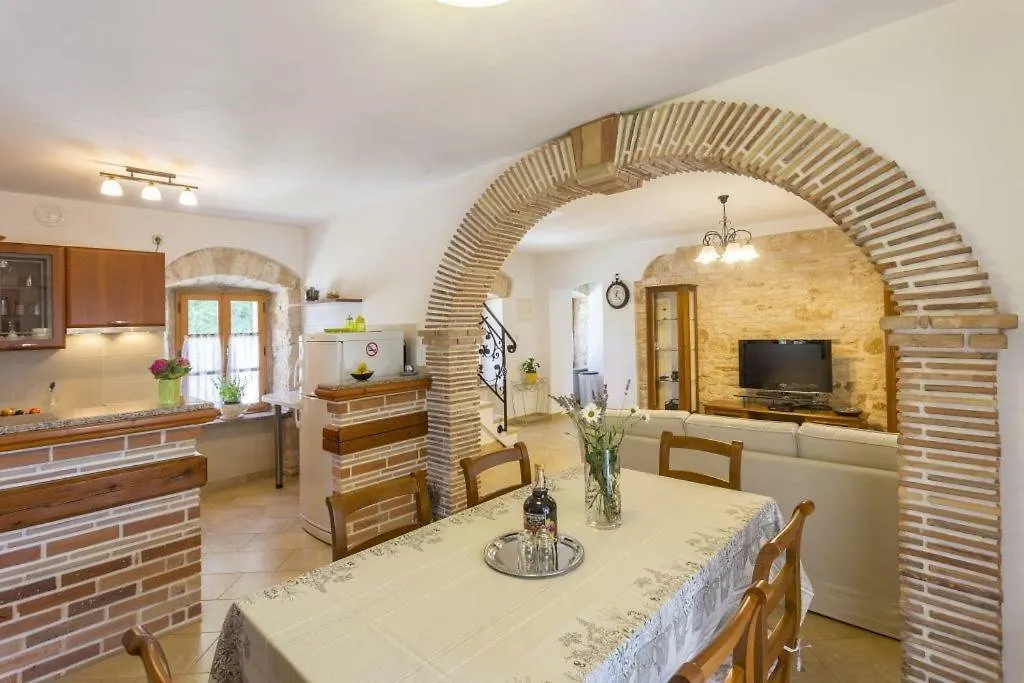 Holiday home Holiday House Matija With A Pool Svetvincenat